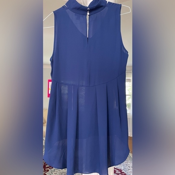 Vinc Camuto women’s sheer sleeveless popover tiered Navy blue top . Size medium - Picture 2 of 8